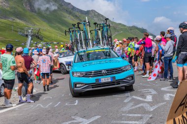 Col du Tourmalet, Fransa: Fransa 2023 Fransa Bisiklet Turu 'nun 6. Aşaması sırasında Pyerenees dağlarındaki Col du Tourmalet' in tepesindeki karavan vagonu