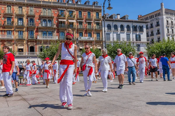 Pamplona Spain People Celebrate San Fermin Festival Traditional White Abd — Zdjęcie stockowe