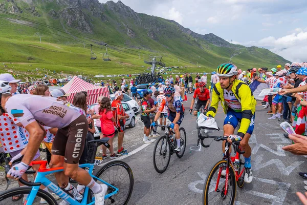 Col Tourmalet Francie Jezdci Šplhají Silnici Col Tourmalet Horách Pyerenees — Stock fotografie