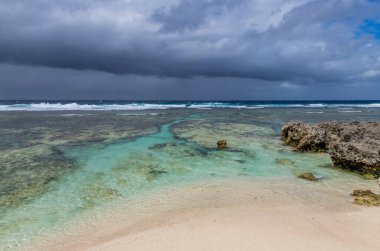 Vanuatu 'daki Efate Adası' nda sahil, Port Vila yakınlarında. Doğu kıyısında ünlü bir plaj.