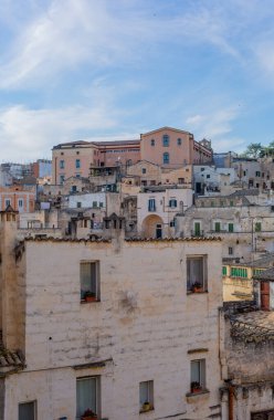 Eski Matera kasabası (Sassi di Matera), Basilicata, güney İtalya. Tarih öncesi mağara evleri