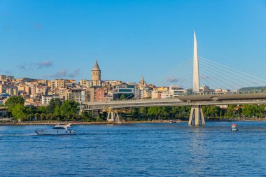 İstanbul, Türkiye: İstanbul 'daki Altın Boynuz Metro Köprüsü veya Haliç Köprüsü