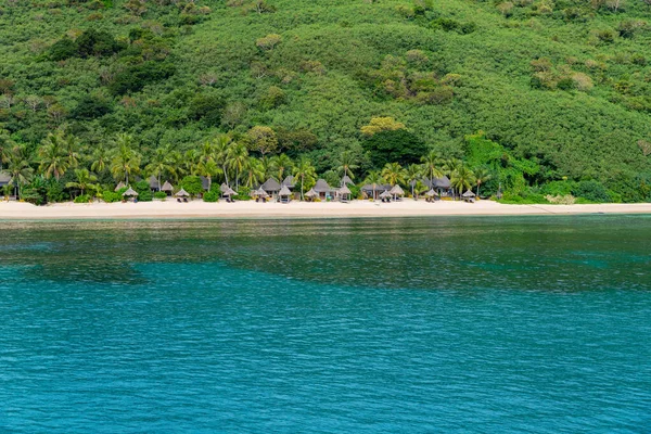 フィジー フィジー ヤサワ諸島 観光リゾートでビーチでバンガロー 南太平洋諸島 — ストック写真