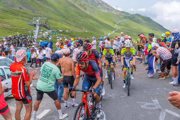 法国图尔马莱山脉 Col Tourmalet 在2023年法国巡演的第6阶段 骑手们爬上了通往比利牛斯山脉图尔杜图尔马莱山脉的大路 — 图库照片