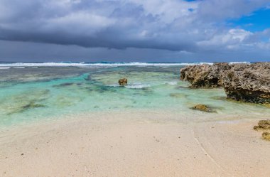 Vanuatu 'daki Efate Adası' nda sahil, Port Vila yakınlarında. Doğu kıyısında ünlü bir plaj.