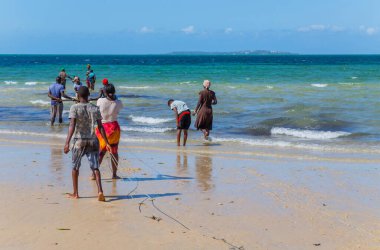 Inhaca, Mozambik: Mozambik 'in gelgit sularıyla çalışan balıkçı kadınlar