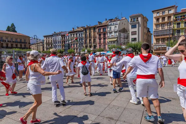 Pamplona Spain People Celebrate San Fermin Festival Traditional White Abd — стоковое фото