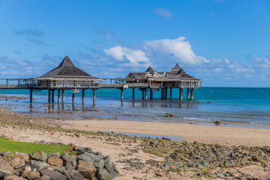 Noumea; Yeni Kaledonya: Noumea, Yeni Kaledonya 'daki Plajda Restoran.