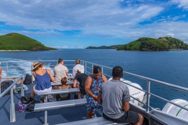 Viti Levu, Fiji: Denarau limanındaki bir gemide bir grup turist. Viti Levu. Fiji.