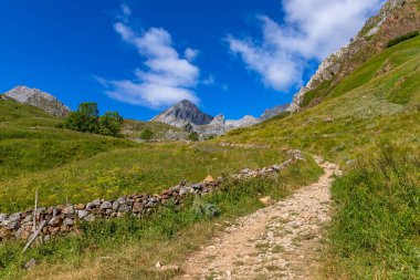 Asturias ve Leon arasında Las Ubinas 'ın Massif' i. Asturias 'taki Las Ubinas-La Mesa Doğal Parkı ve Leon, İspanya' daki Babia y Luna Doğal Parkı 'nda.