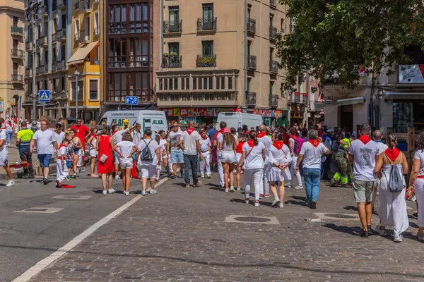 Pamplona Spain People Celebrate San Fermin Festival Traditional White Abd — Φωτογραφία Αρχείου