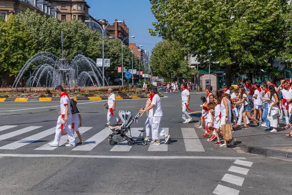Pamplona Spain People Celebrate San Fermin Festival Traditional White Abd —  Fotos de Stock