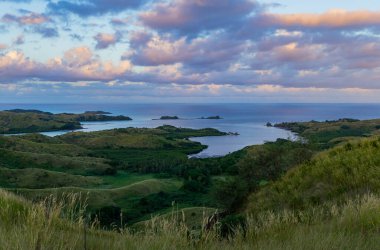 Günbatımında Nacula adasının en üst görüntüsü, Yasawa adası grubu, Fiji, Güney Pasifik adaları