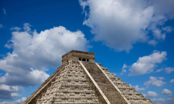 Ancient Mayan Pyramid Kukulcan Temple Chichen Itza Yucatan Mexico — Stock Photo, Image