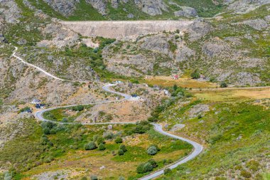 Portekiz 'deki Serra da Estrela dağ sırasının manzarası.