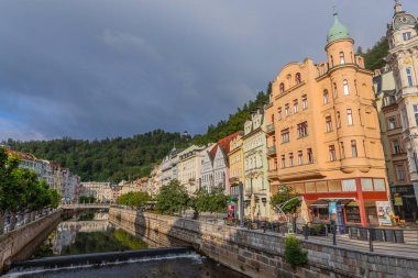 Karlovy Vary, Çek Cumhuriyeti: Karlovy Vary 'nin şehir merkezine bakış