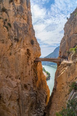 Caminito Del Rey, İspanya: Dünyanın En Tehlikeli Yollarında Yürüyen Ziyaretçiler Mayıs 2015 'te yeniden açıldı. Ardales, İspanya.