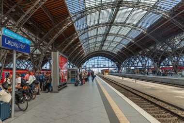 Leipzig, Almanya: Hauptbahnhof şehri Dresden ve Berlin 'e bağlayan Leipzig' deki ana tren istasyonudur..