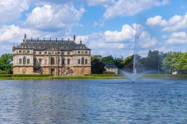 Dresden, Almanya: Büyük Bahçe 'nin merkezinde yer alan Sommerpalais (Yaz Sarayı), Almanya' nın orta kesiminde bir barok tarzı park.