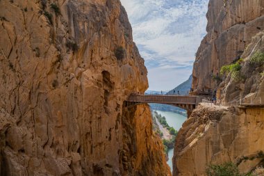Caminito Del Rey, İspanya: Dünyanın En Tehlikeli Yollarında Yürüyen Ziyaretçiler Mayıs 2015 'te yeniden açıldı. Ardales, İspanya.