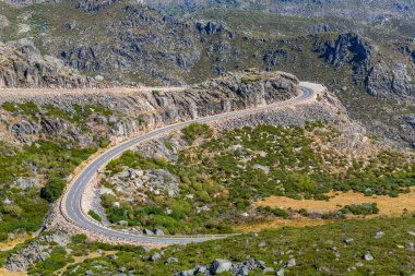 Portekiz 'deki Serra da Estrela dağ sırasının manzarası.