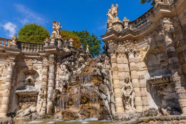 Dresden, Almanya: Dresden, Saksonya 'daki Zwinger sarayındaki çeşme.
