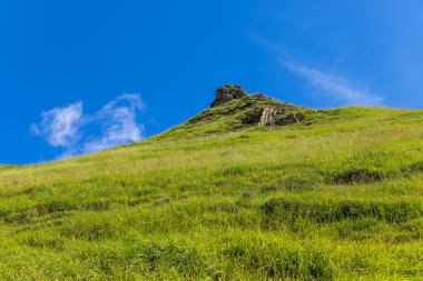 Asturias ve Leon arasında Las Ubinas 'ın Massif' i. Asturias 'taki Las Ubinas-La Mesa Doğal Parkı ve Leon, İspanya' daki Babia y Luna Doğal Parkı 'nda.