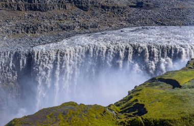 Selfoss 'un güzel manzarası, Kuzeydoğu İzlanda' daki Vatnajokull Ulusal Parkı 'nda bir şelale.