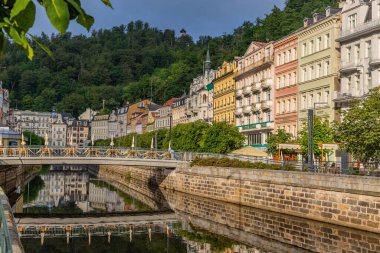 Karlovy Vary, Çek Cumhuriyeti: Karlovy Vary 'nin şehir merkezine bakış