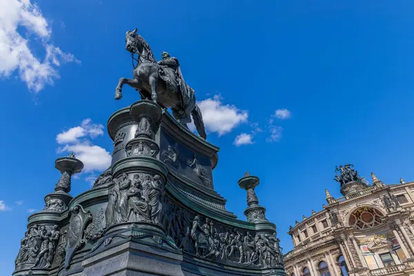 Дрезден Германия Статуя Короля Иоганна Архитектурная Сцена Путешествие Дрездене Германия — стоковое фото