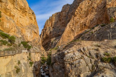Caminito Del Rey, İspanya: Dünyanın En Tehlikeli Yollarında Yürüyen Ziyaretçiler Mayıs 2015 'te yeniden açıldı. Ardales, İspanya.