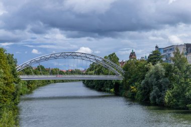 Bamberg, Almanya: Luitpold Köprüsü (Luitpoldbrucke) Almanya 'nın Bamberg kentinde.