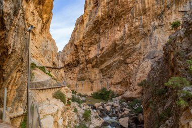 Caminito Del Rey, İspanya: Dünyanın En Tehlikeli Yollarında Yürüyen Ziyaretçiler Mayıs 2015 'te yeniden açıldı. Ardales, İspanya.