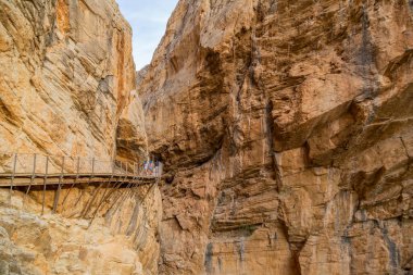 Caminito Del Rey, İspanya: Dünyanın En Tehlikeli Yollarında Yürüyen Ziyaretçiler Mayıs 2015 'te yeniden açıldı. Ardales, İspanya.
