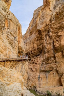 Caminito Del Rey, İspanya: Dünyanın En Tehlikeli Yollarında Yürüyen Ziyaretçiler Mayıs 2015 'te yeniden açıldı. Ardales, İspanya.