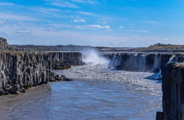 Selfoss 'un güzel manzarası, Kuzeydoğu İzlanda' daki Vatnajokull Ulusal Parkı 'nda bir şelale.