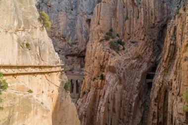 Caminito Del Rey, İspanya: Dünyanın En Tehlikeli Yollarında Yürüyen Ziyaretçiler Mayıs 2015 'te yeniden açıldı. Ardales, İspanya.