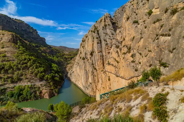 Caminito Del Rey, İspanya: Dünyanın En Tehlikeli Yollarında Yürüyen Ziyaretçiler Mayıs 2015 'te yeniden açıldı. Ardales, İspanya.