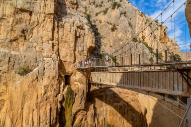 Caminito Del Rey, İspanya: Dünyanın En Tehlikeli Yollarında Yürüyen Ziyaretçiler Mayıs 2015 'te yeniden açıldı. Ardales, İspanya.