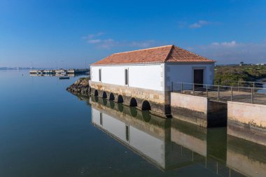 Portekiz, Montijo 'da bir su değirmeni evi manzarası