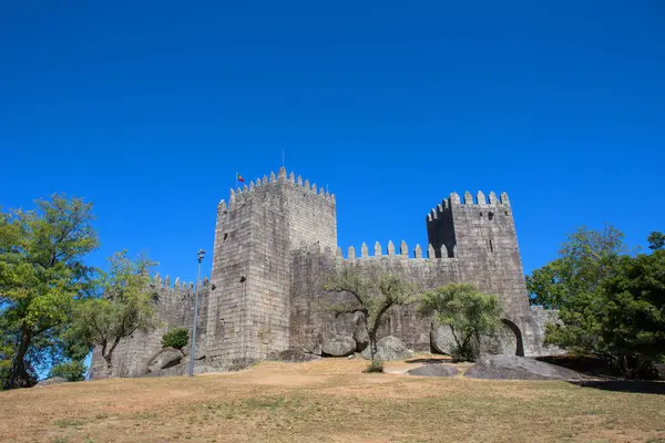 Het Kasteel Van Guimaraes Het Belangrijkste Middeleeuwse Kasteel Portugal Guimaraes Stockfoto