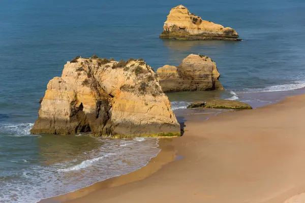 Kuuluisa Praia Rochan Ranta Portimaossa Tämä Ranta Osa Kuuluisaa Algarven tekijänoikeusvapaita valokuvia kuvapankista