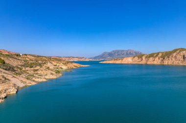 Negratin Gölü rezervuarı, Sierra de Baza, Granada ili, Endülüs, İspanya