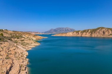 Negratin Gölü rezervuarı, Sierra de Baza, Granada ili, Endülüs, İspanya