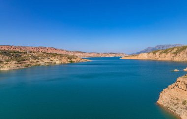 Negratin Gölü rezervuarı, Sierra de Baza, Granada ili, Endülüs, İspanya
