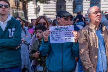 Porto, Portekiz: Portekiz 'in Porto şehrinde 25 Nisan' ın kutlama ve protestosu