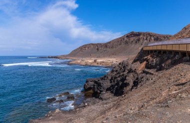 Las Palmas 'ın kıyısındaki El Confital plajı, La Isleta yarımadası. Büyük Kanarya, İspanya