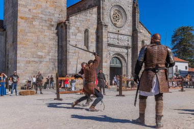 Caminha, Portekiz: Ortaçağ Fuarı canlandırması sırasında Caminha. Caminha Portekiz 'in kuzeyinde bir kasabadır ve turistler arasında çok popülerdir..