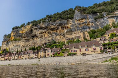 La Roc Gageac; Fransa: Fransa 'nın Dordogne bölgesindeki La Roc Gageac Ortaçağ nehir köyü