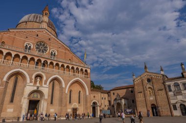 Padua, İtalya: Padua 'lı Aziz Anthony Kilisesi. Kuzey İtalya, Padua 'daki Roma Katolik Kilisesi ve küçük bazilika